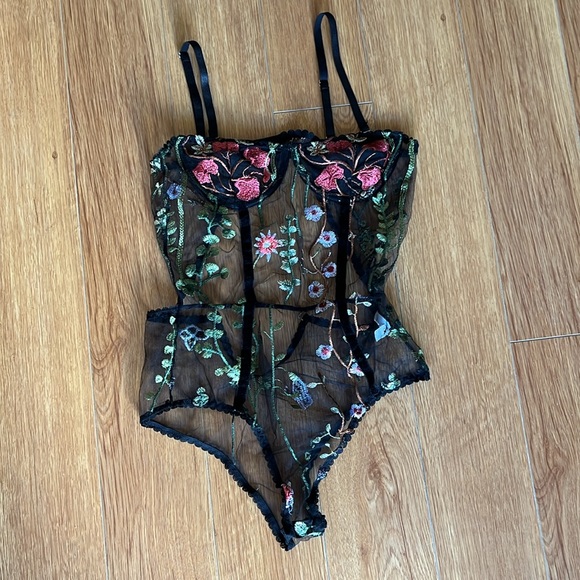 Lot of Three Lace Lingerie Sets - Picture 6 of 10